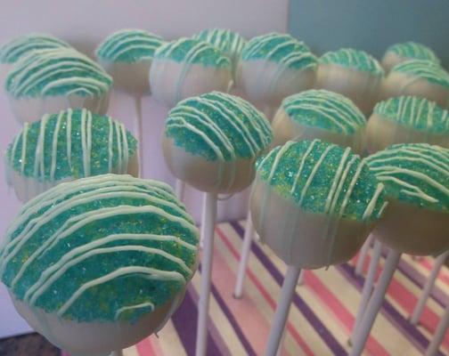 Vanilla Cookie Truffle Lollipops!