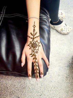 Reet Threading and Henna Art