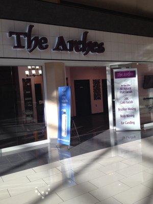 The Arches Threading Lounge