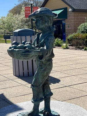 Johnny Appleseed statue