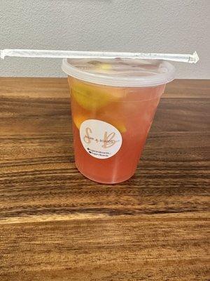 Strawberry lemonade $6 (2/9/2023)