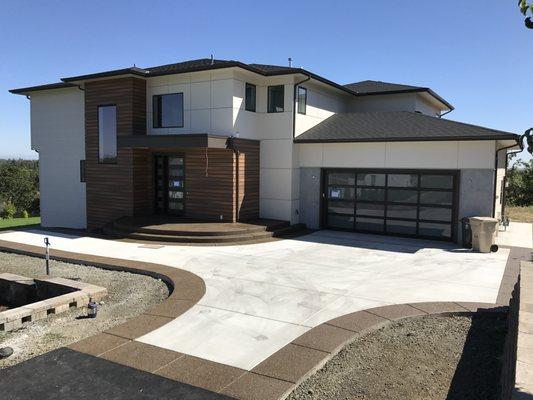 Broomfinished driveway with exposed aggregate border.