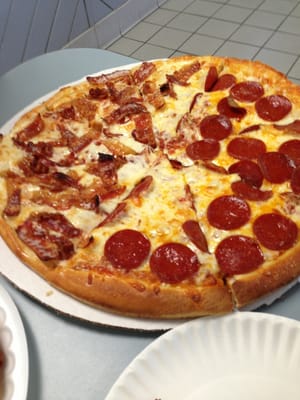 Bacon and pepperoni pizza