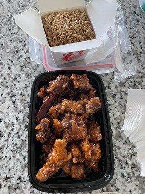 General Tso beef Not in menu but it seems they can make it.