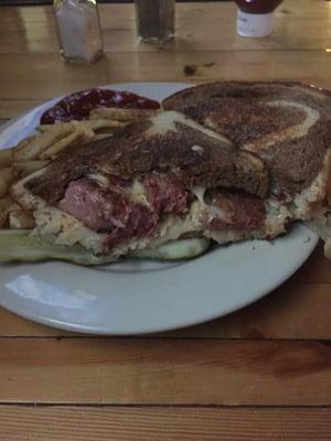 Easily the best Reuben I've had in Toledo and possibly ever, and being from the Northeast-home of the Reuben that says a lot