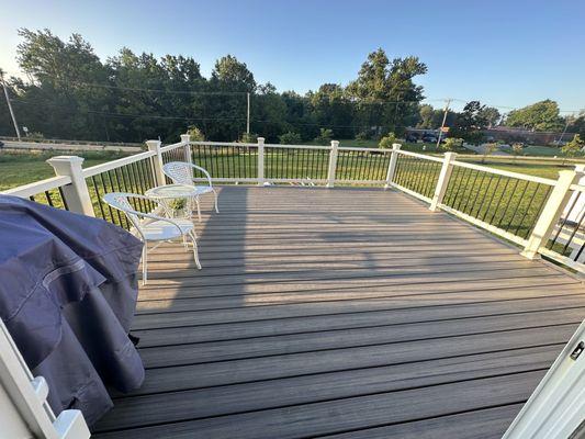 17 square foot upper balcony deck