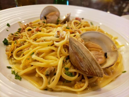 Linguine with white clam sauce.