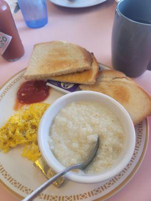 Eggs, toast & grits