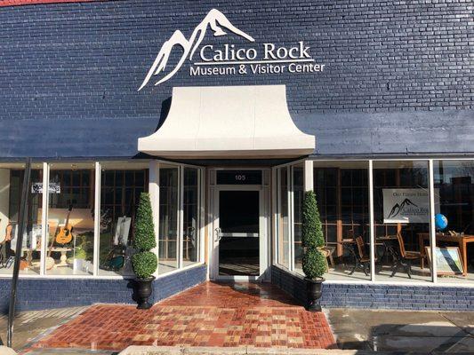 Calico Rock Museum & Visitor Center Entrance and Memorial Bricks.