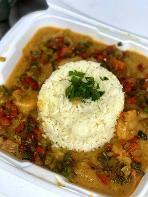 Seafood gumbo w/ shrimp, crab claw and sausage.