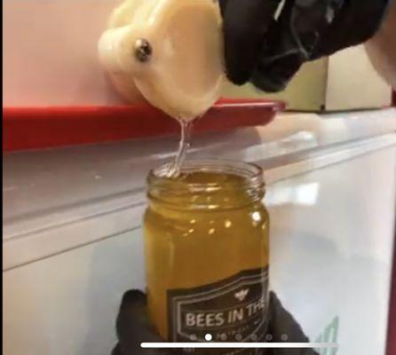 Jarring the raw honey