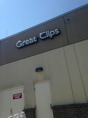 Great Clips Of Marlborough -- Boston Post Road Plaza : 237 Boston Post Road West / Route 20, Marlborough                 Back Exterior