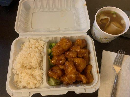 General Tso's chicken Dinner Combo (with white rice and wonton soup)