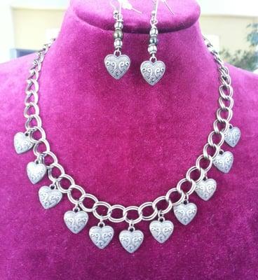 Many hearts necklace and earring set, double link "brassie" look necklace.