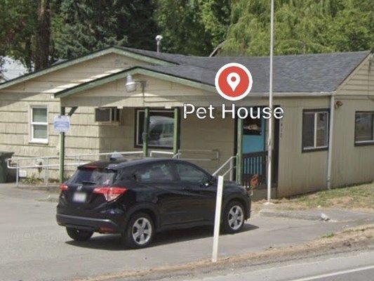 I'm adding a photo of the exterior of The Pet House for easier location.