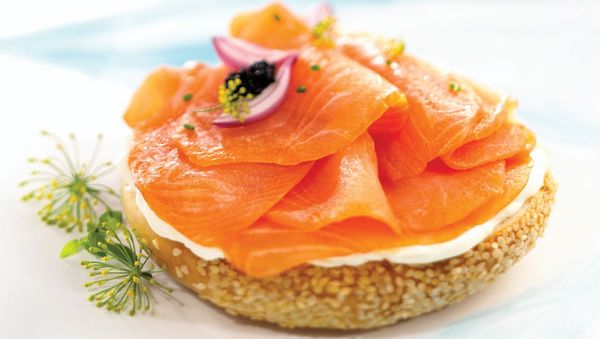 Bagel with cream cheese & Sliced nova lox