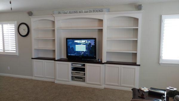 Entertainment center