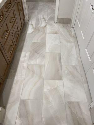 Floor tile