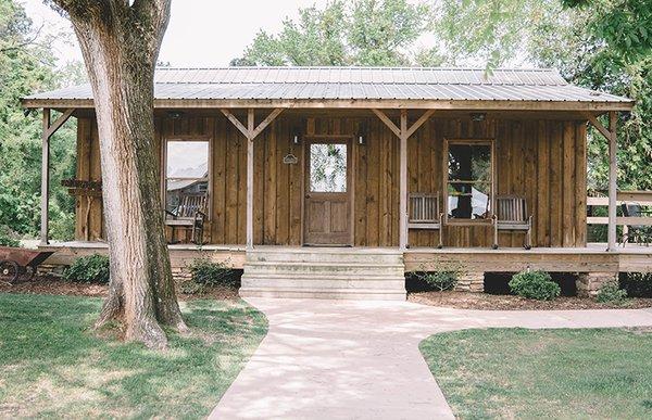 Alicia's cabin is where our brides and grooms get dressed and hang out with their wedding party!