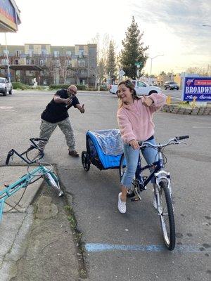 Thumbs up for my new bike and trailer!