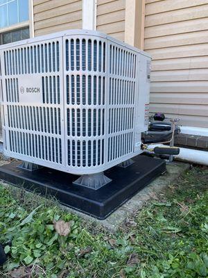 18 SEER high efficiency Bosch heat pump.