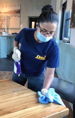 Commercial cleaning - Daily routine wiping table