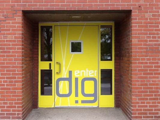 Official d!g door