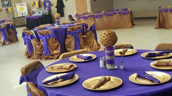 Marvin Pynes School Reunion Banquet De Kalb, Texas Something Unexpected Event Planning Services offers place settings and decor for banquets