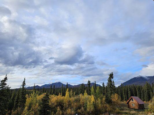 Autumn colors in the mountains around the  peaceful en suite Raven Cabin