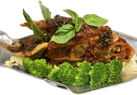 Fried whole red snapper with DEEJAI sauce