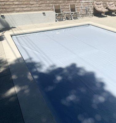 Automatic pool cover closed