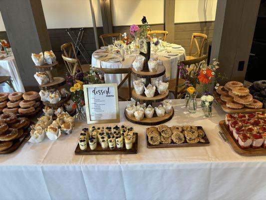 Wedding Dessert table
Venue: The Barn at Wight Farm -Sturbridge Ma