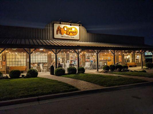 Cracker Barrel at night, Springfield