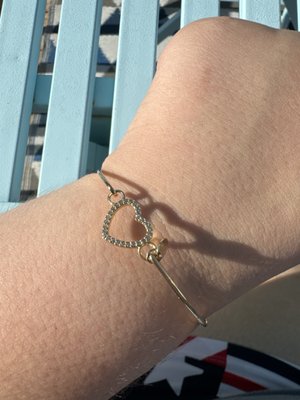 Stia Gold Heart shaped bracelet