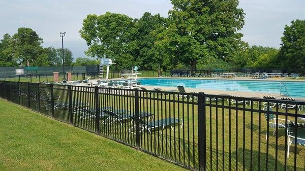 Grassy pool side!