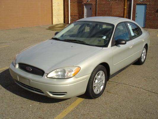 2004 FORD TAURUS SE