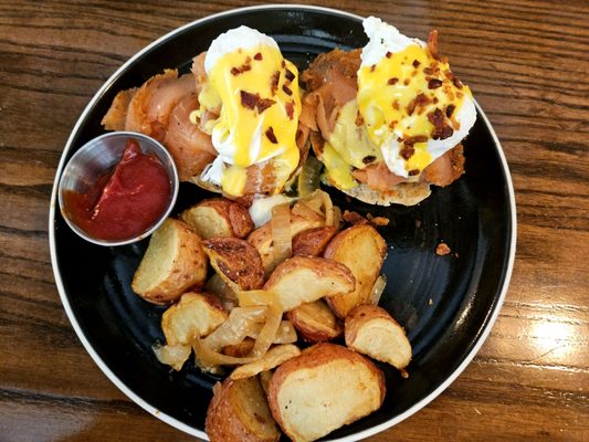 Smoked salmon with poached eggs