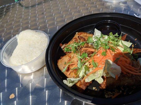 Chicken wings and sticky rice