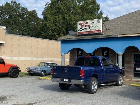 The front parking lot of RaceCuts