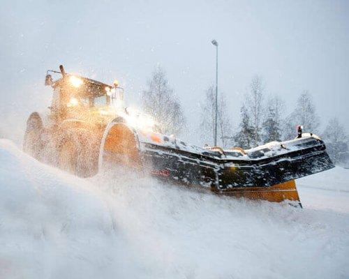 Snow Plowing rockford, Snow Removal Rockford, Landscpaing Rockford, Mowing Rockford, Lawn Care Rockford, Irrigation Rockford, Parking Lot Sw