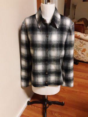 Evan Picone Wool Jacket Size Large. This is the coziest jacket. It is soft and definitely not "itchy"