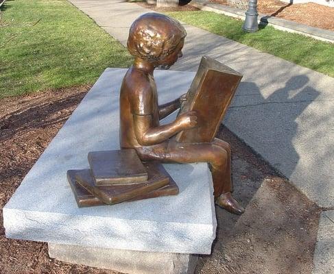 The Reader, sculpture by Carolyn Wirth