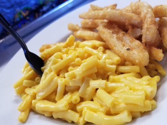 Kids mac-n-cheese with crispy French fries