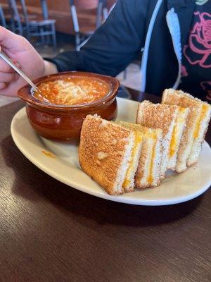 Grilled cheese sandwich and hot tomato soup