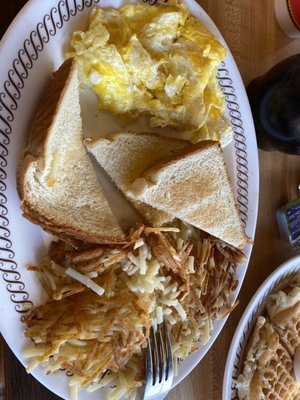 Eggs, toast and Hashbrowns