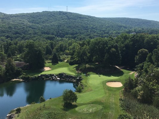 Par 3...picturesque ...