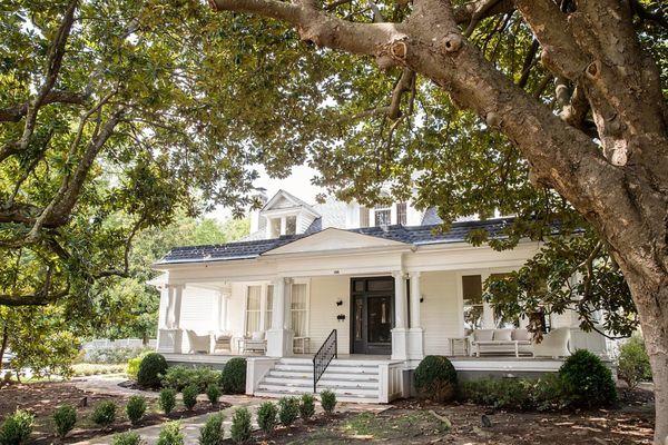 The Stratton House, one of Collierville's oldest and most historic homes. Photo by Rob+Deanna Photography