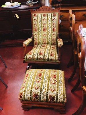 Vintage rocking chair + foot stool in PERFECT condition. So cute!!!