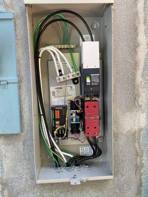 Automatic transfer switch from generator