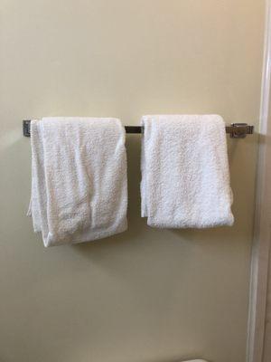 Sloppily-hung, ratty towels.